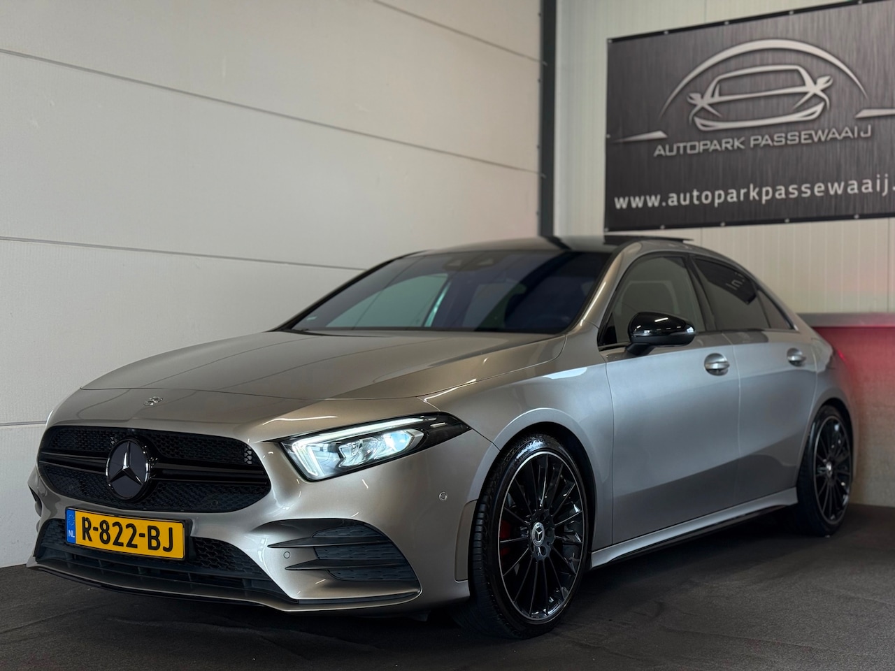 Mercedes-Benz A-klasse - 200 AMG Pano, Cruise Control, Apple Carplay, Sfeerverlichting, Achteruitrijcamera, Elek St - AutoWereld.nl