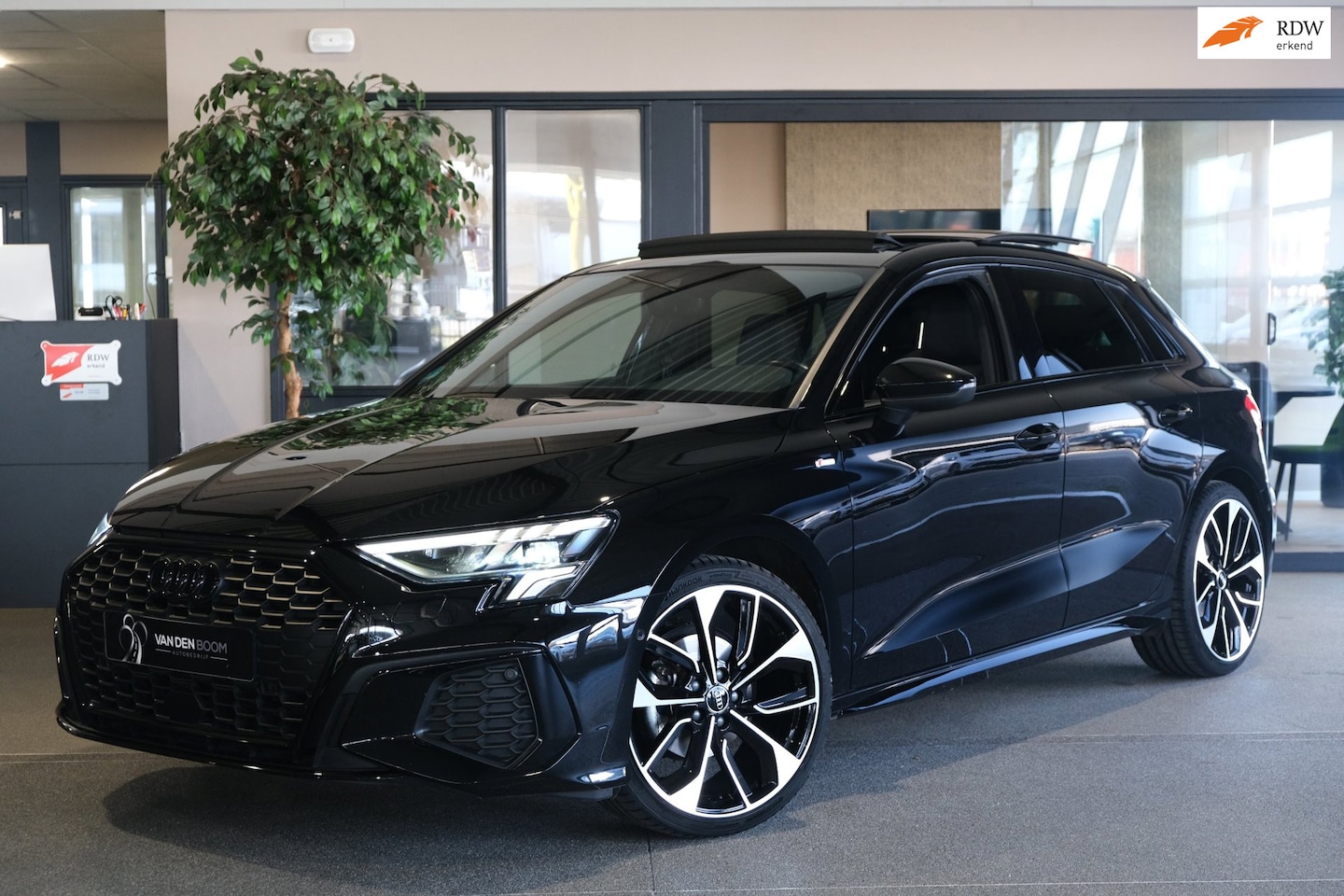 Audi A3 Sportback - 35 TFSI S-Line S-tronic Pano Navi Led ACC Cam Ambiante - AutoWereld.nl