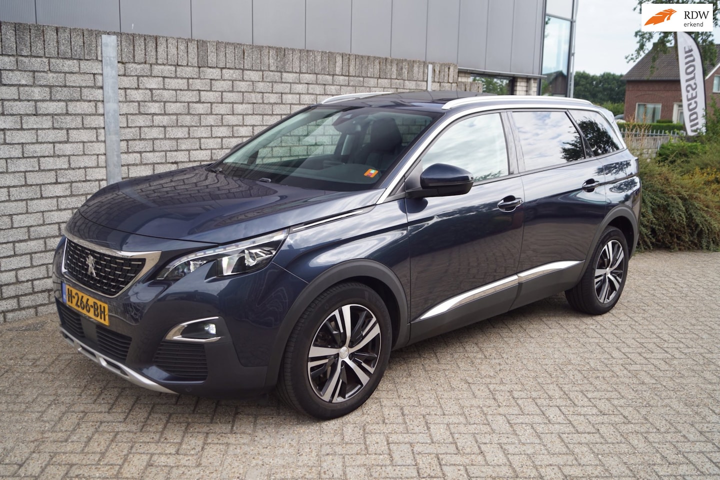 Peugeot 5008 - 1.6 PureTech Allure Autom 7Pers Panodak Half Leder Sportst Navi Camera Clima Cruise 2x PDC - AutoWereld.nl