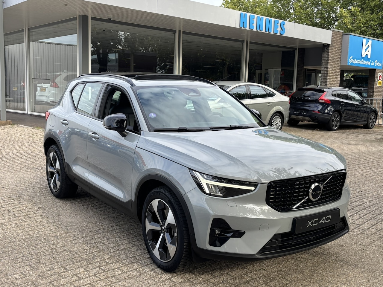 Volvo XC40 - 2.0 B3 Ultimate Dark Panorama Pilot Assist Keyless - AutoWereld.nl