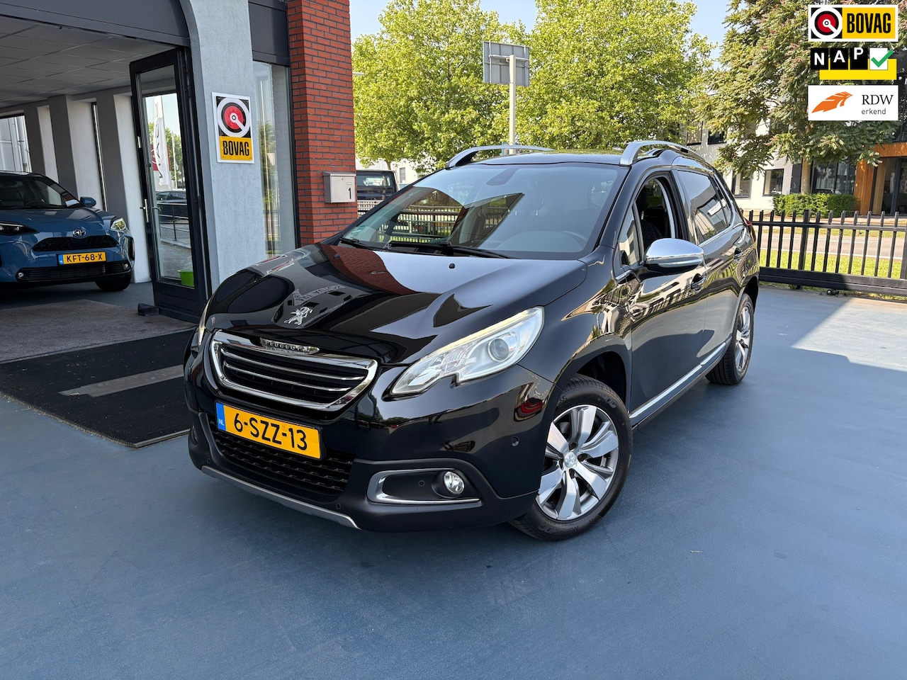 Peugeot 2008 - 1.2 VTi Allure Pack Premium Plus AUTOMAAT - AutoWereld.nl