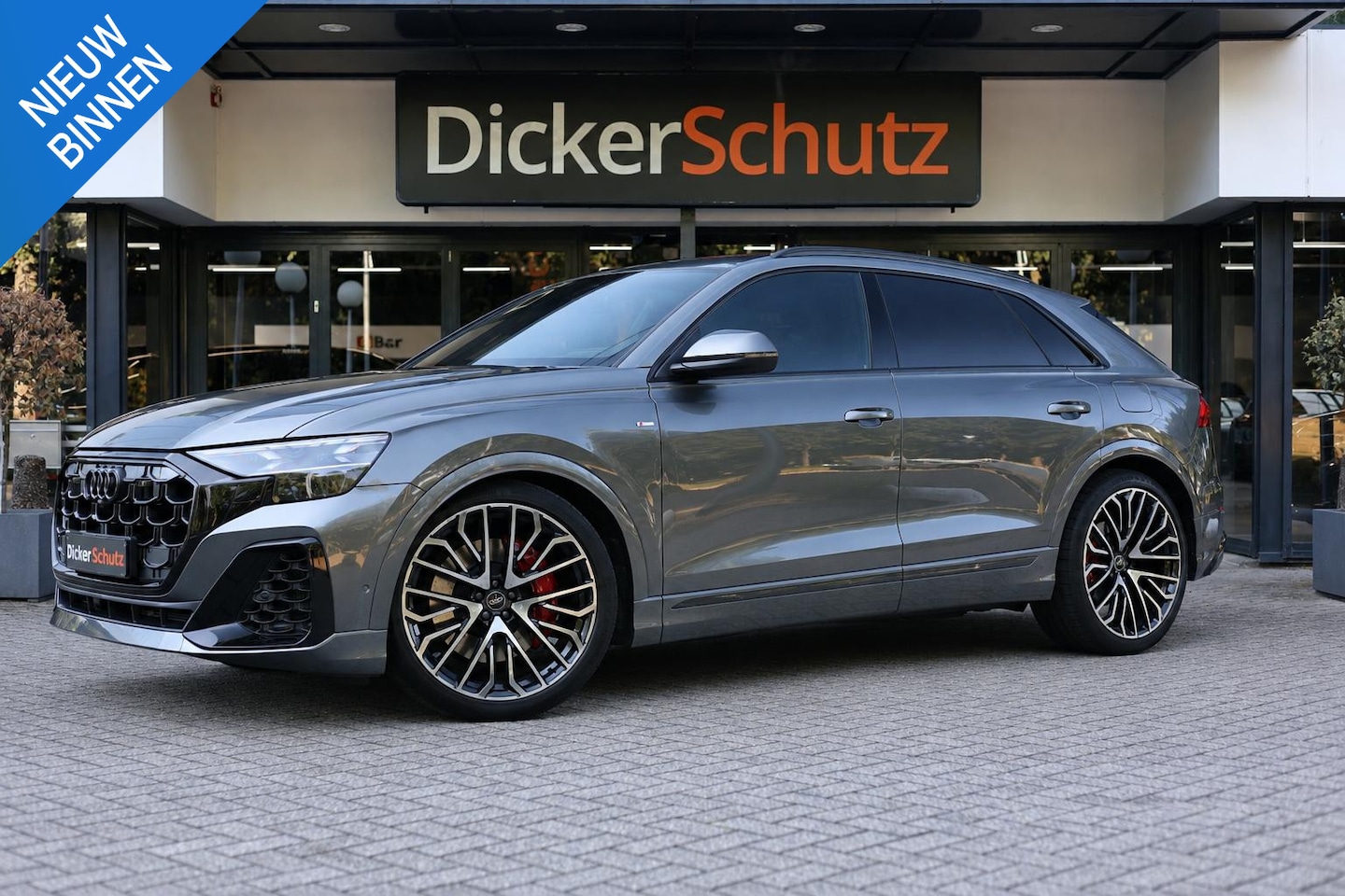 Audi Q8 - 60 TFSIe Competition Vierwielb. | Carbon | Massage | Pano | Trekhaak - AutoWereld.nl