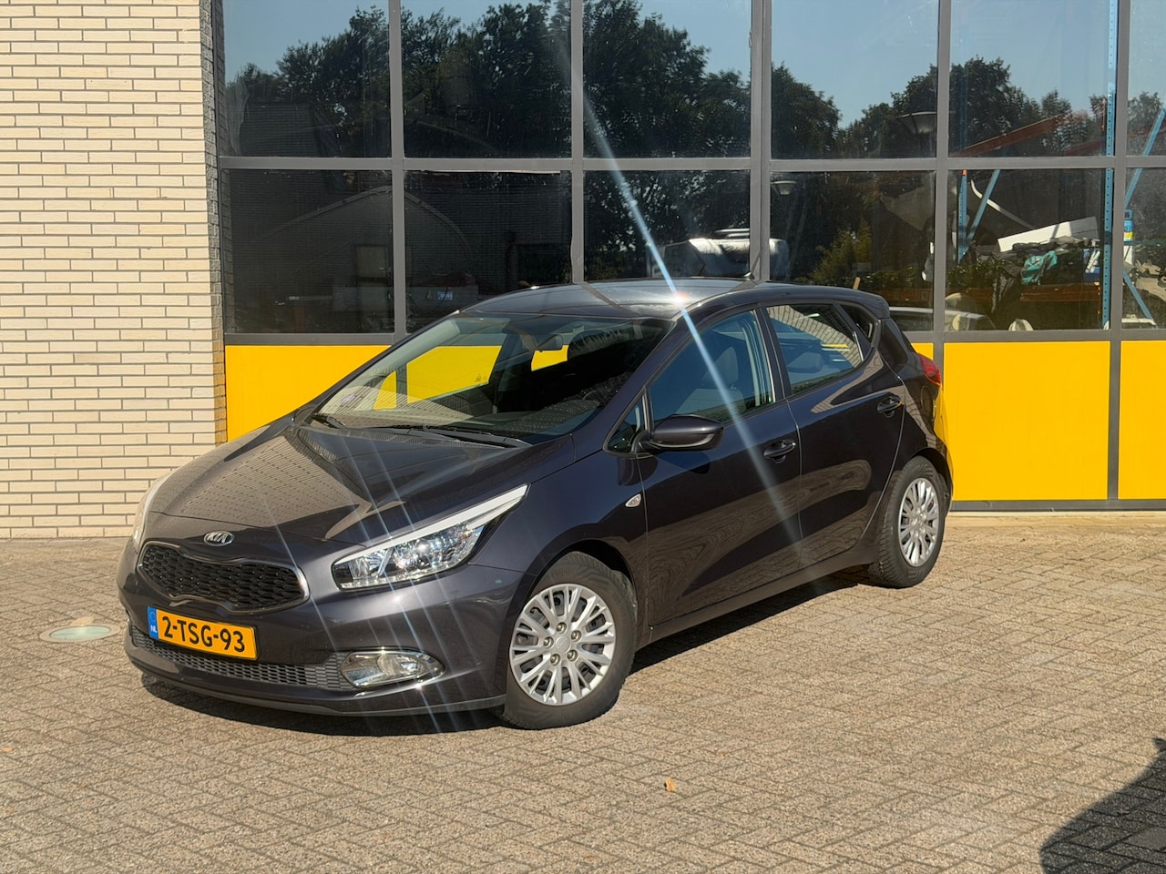 Kia Cee'd - 1.6 GDI ComfortLine 1.6 GDI ComfortLine - AutoWereld.nl
