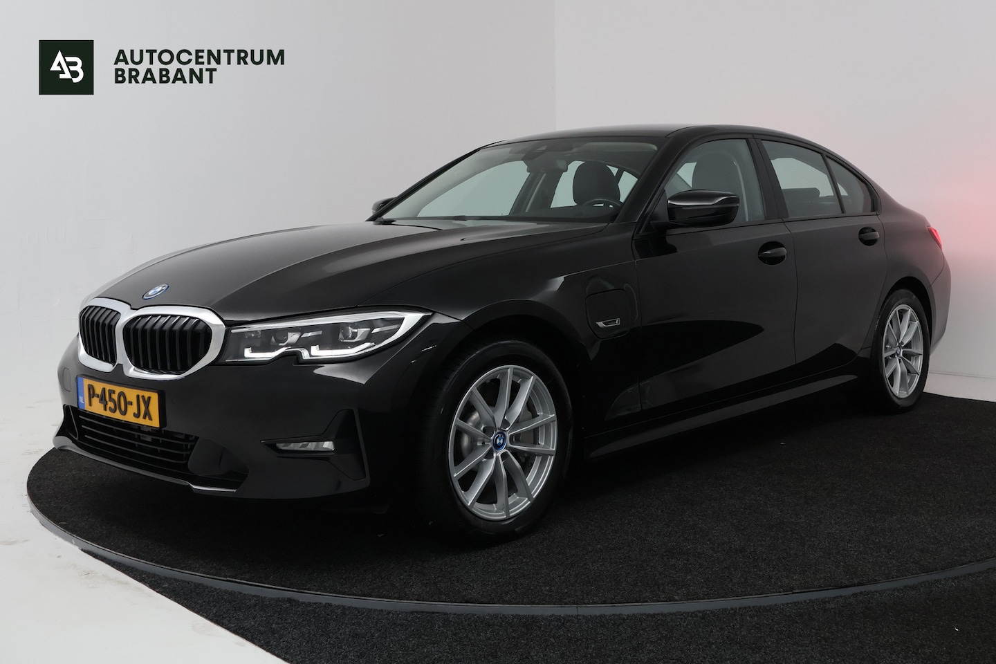 BMW 3-serie - 330e Business Edition Plus (TREKHAAK, STOELVERWARMING, NAVIGATIE, PARKEERSENSOREN) - AutoWereld.nl