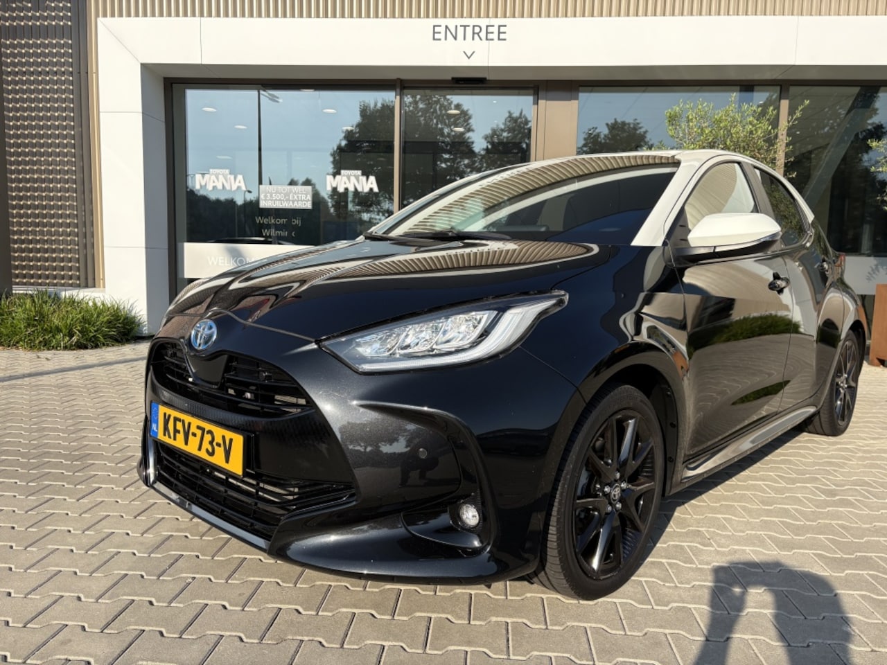 Toyota Yaris - 1.5 Hybrid Executive Bi-Tone | PDC V+A | HUD - AutoWereld.nl
