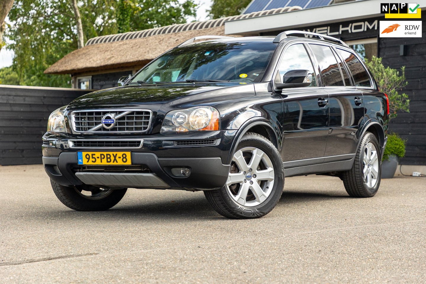 Volvo XC90 - 2.5 T5 Limited Edition NL Auto I NAP I Trekhaak I Leder I 7 Persoons I Climate I Cruise I - AutoWereld.nl