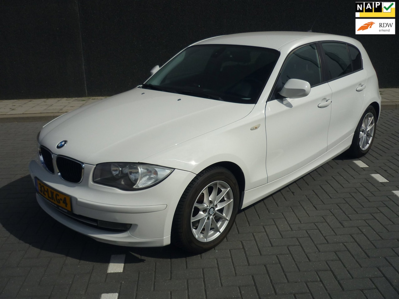 BMW 1-serie - 118i 143 Pk Business Line Automaat - AutoWereld.nl