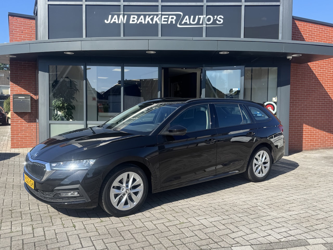 Skoda Octavia Combi - 1.0 TSI Business Edition ✅ Carplay / Android Auto ✅ ACC ✅ VC ✅ Dealer onderh. ✅ - AutoWereld.nl