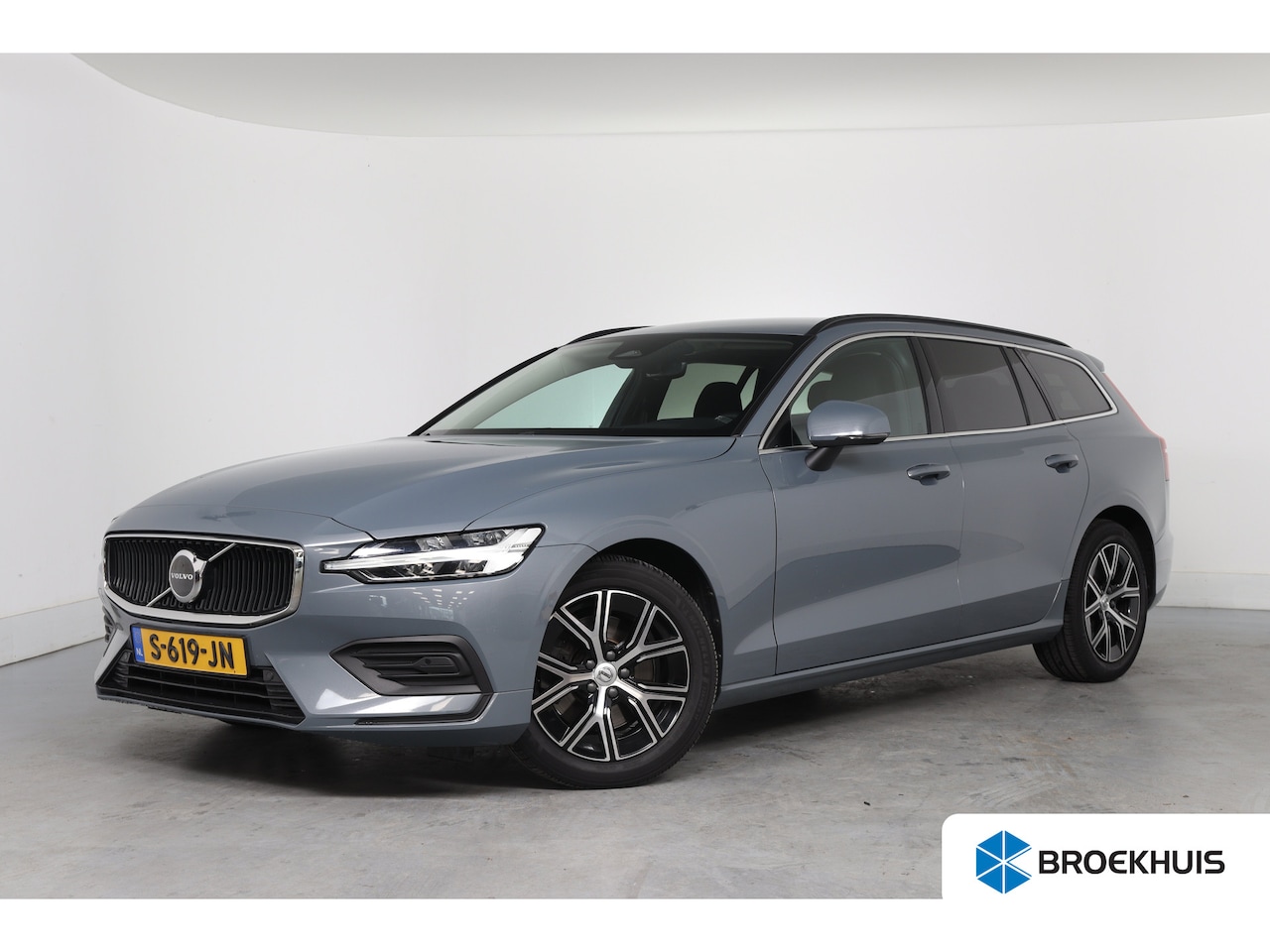 Volvo V60 - 2.0 B4 Core | LED | Stoel/Stuurverwarming | Cruise Adaptive | Clima | Camera | Navi | keyl - AutoWereld.nl