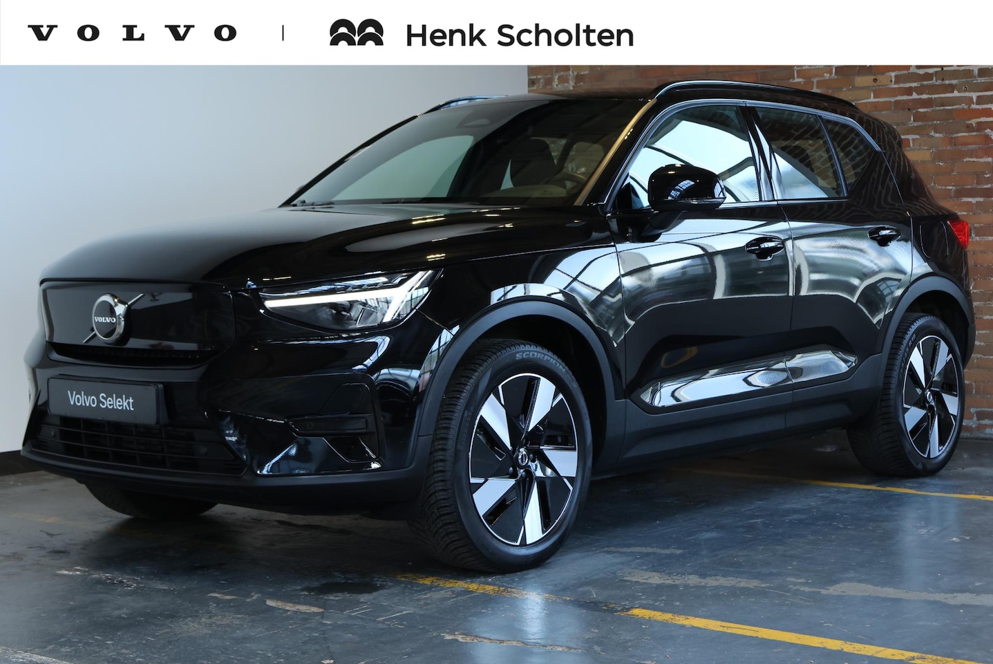 Volvo EX40 - Single Motor Extended Range Plus 82 kWh | Trekhaak | Verwarmbare voorstoelen en stuurwiel - AutoWereld.nl