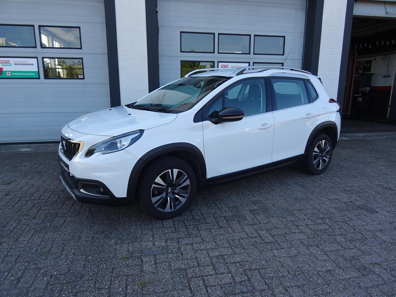 Peugeot 2008 - 1.2 PureTech Allure 1.2 PureTech 110pk Allure - AutoWereld.nl
