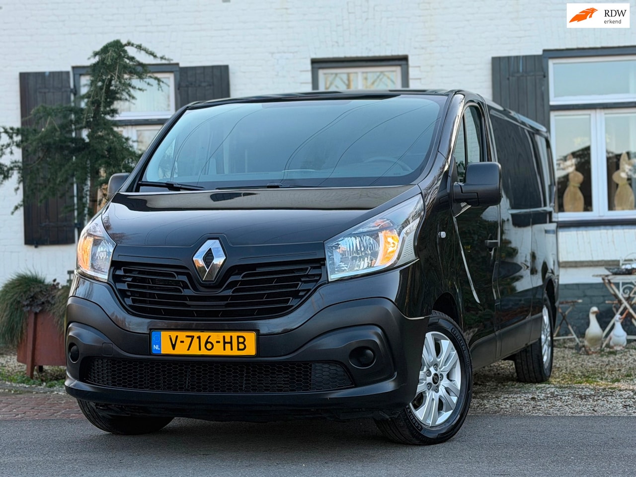 Renault Trafic - 1.6 dCi T29 L2H1 Comfort|Lang|Navi|Cruise|PDC|Trekhaak| - AutoWereld.nl