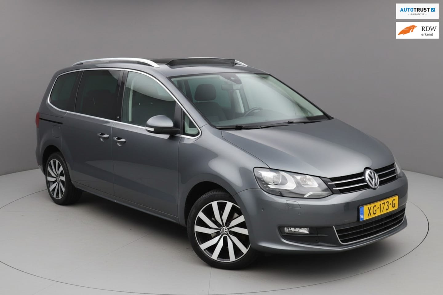 Volkswagen Sharan - 2.0|Dynaudio|Pano|Camera|Carplay|7-persoons - AutoWereld.nl