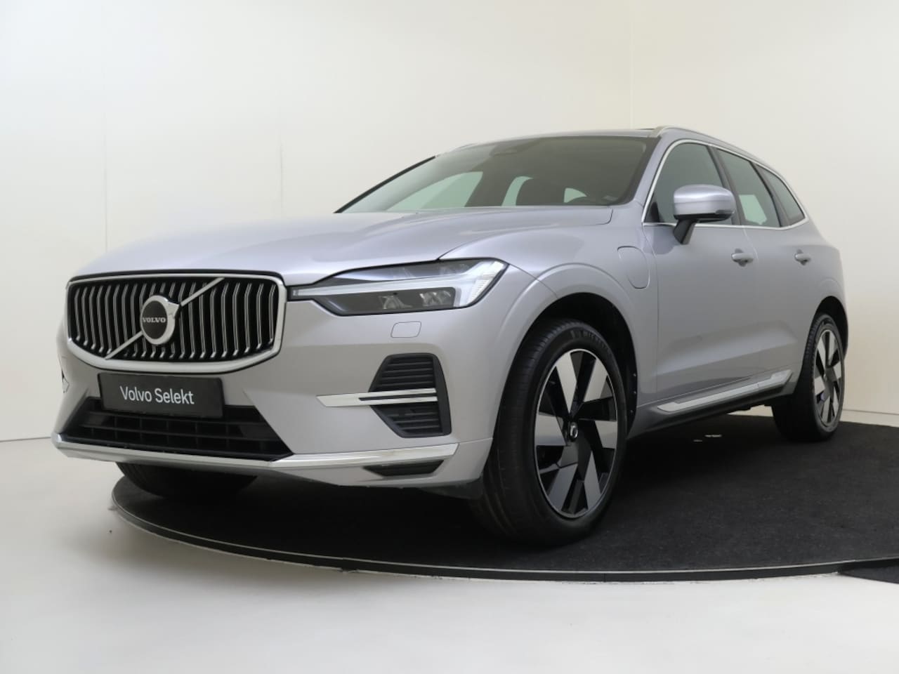 Volvo XC60 - T8 AWD Ultimate Bright | Panoramadak | Head-Up | BLIS | - AutoWereld.nl