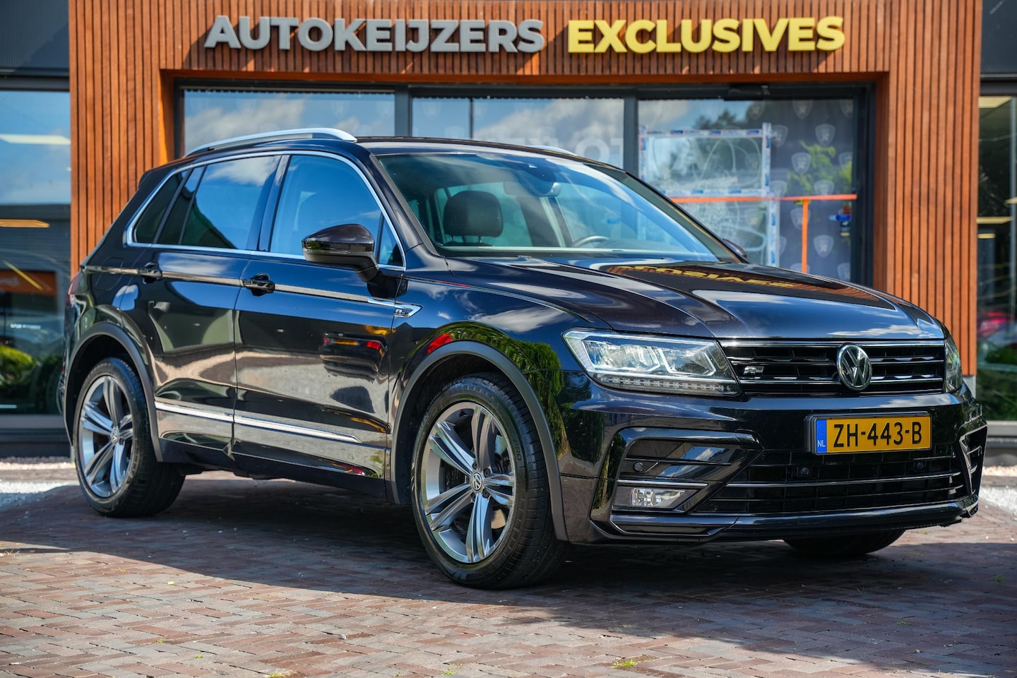 Volkswagen Tiguan - 1.5 TSI ACT Highline Business R R-Line Adaptive Cruise Lane Assist Carplay PDC Virtual Das - AutoWereld.nl
