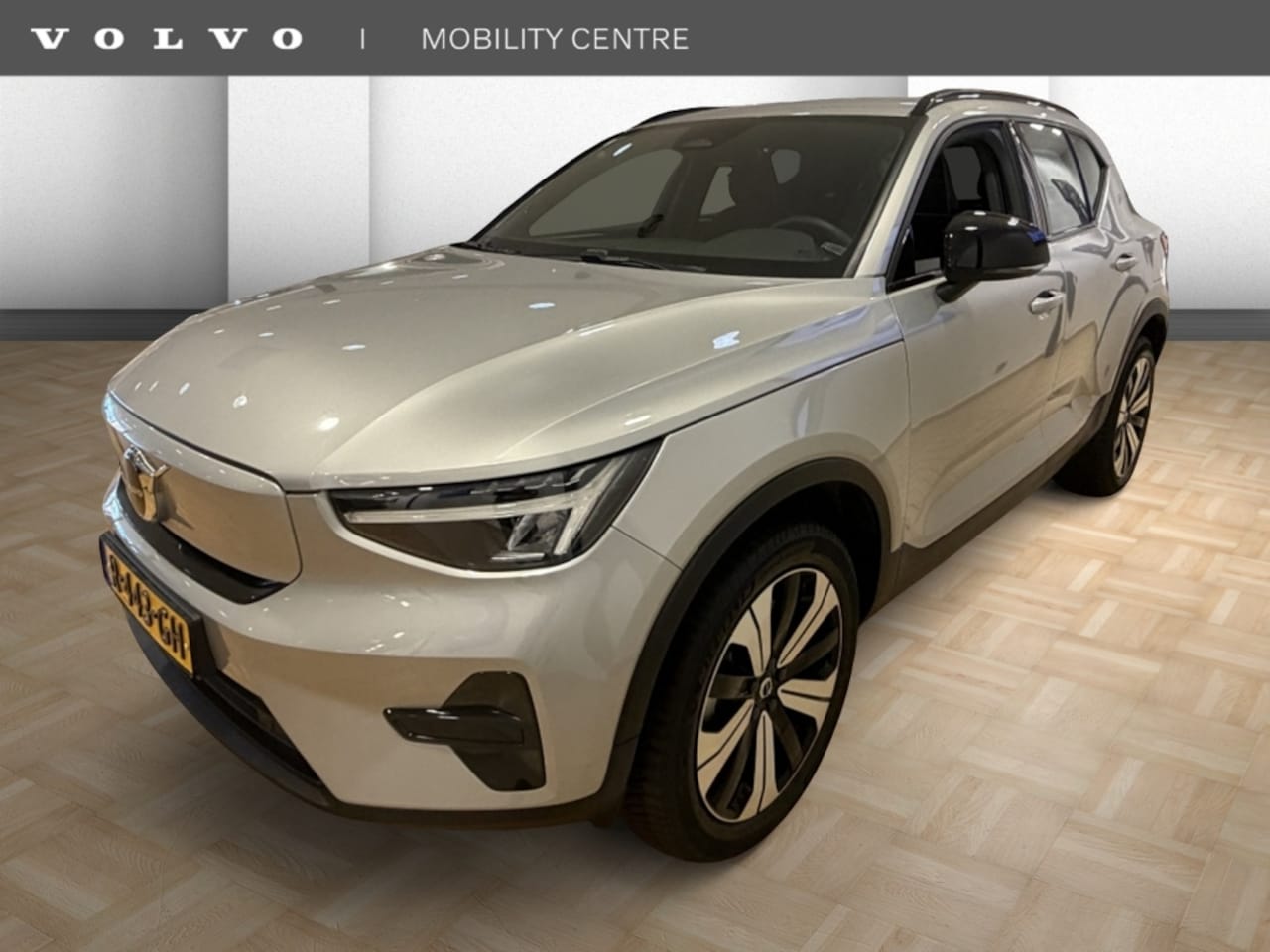 Volvo XC40 - Recharge Plus 70kWh | Alcantara | All-Seasonbanden | Trekhaak | - AutoWereld.nl