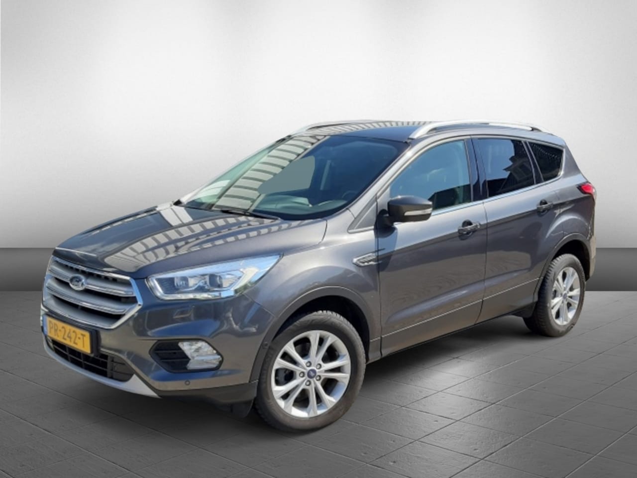 Ford Kuga - 1.5 EcoBoost Titanium 2WD Airco/Trekhaak/Navigatie/Parkeersensoren - AutoWereld.nl