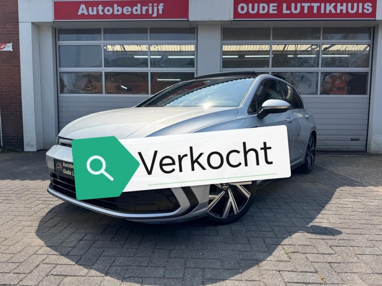 Volkswagen Golf - 1.5 TSI 150PK R-Line Pano Camera ACC IQ.Light Navi - AutoWereld.nl