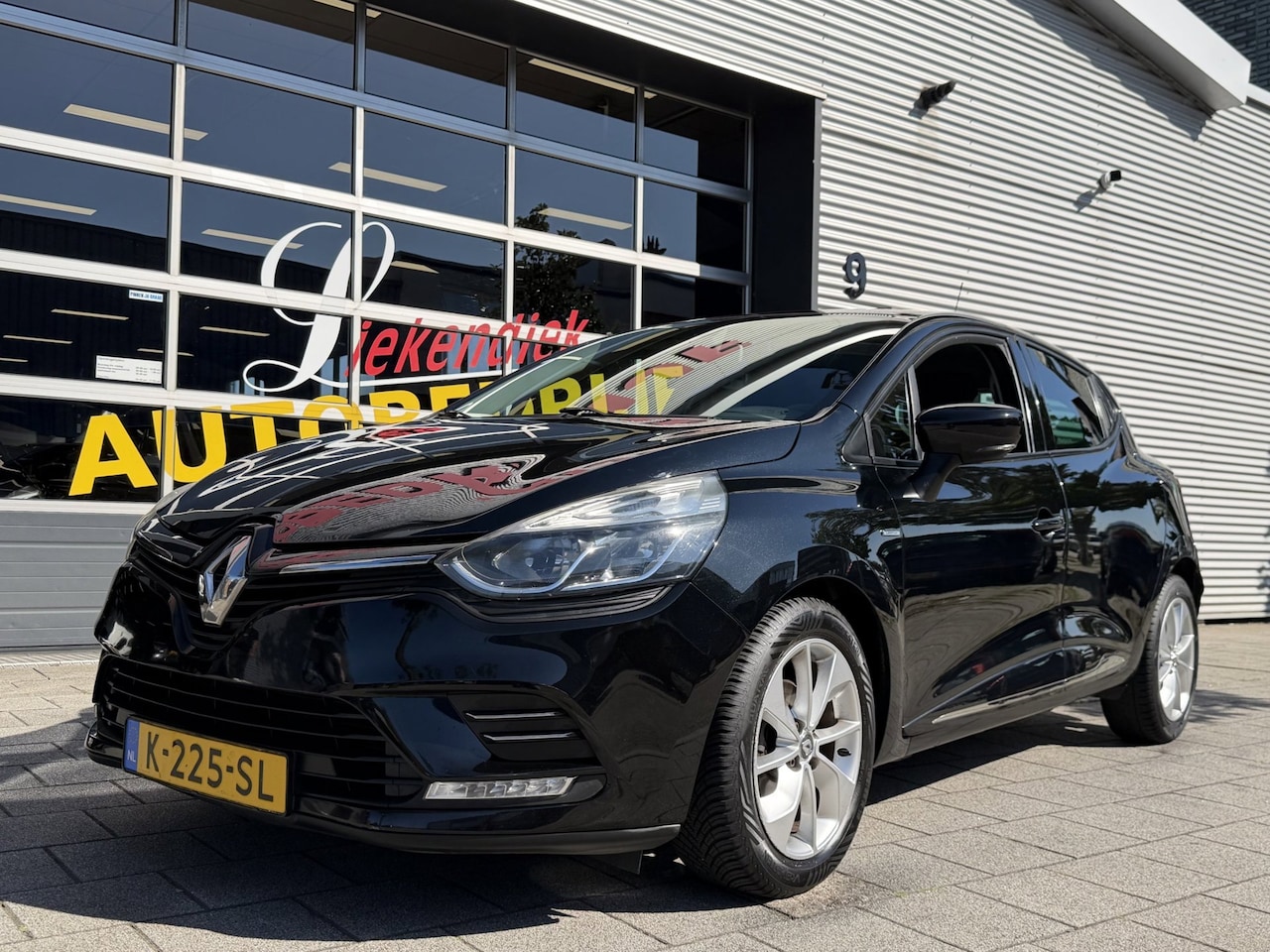 Renault Clio - 0.9 TCe Limited - Navigatie I Airco I PDC I Cruise control I Sport velgen I LED I Dealer o - AutoWereld.nl