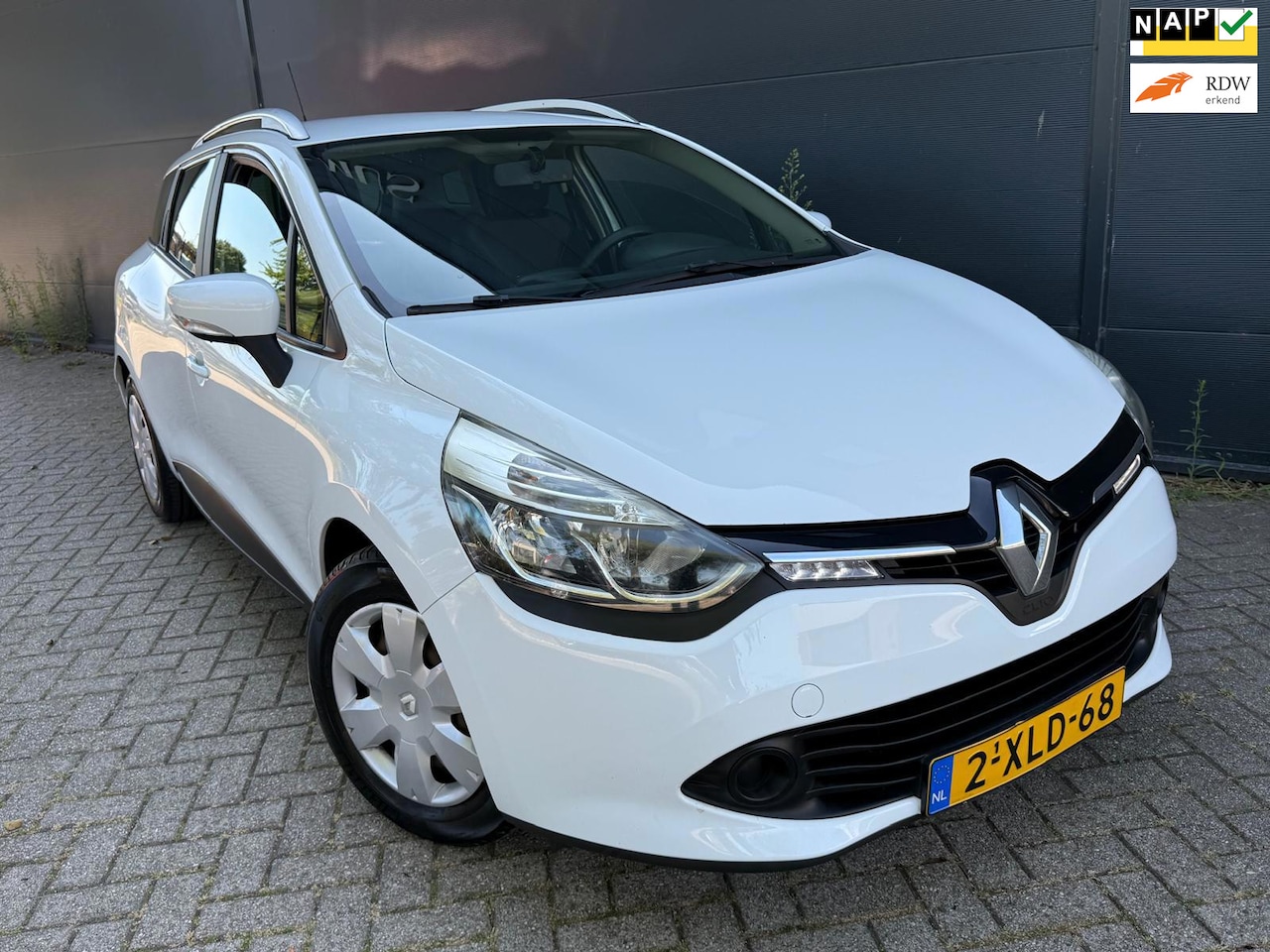 Renault Clio Estate - 0.9 TCe Expression/Navi/bleutooth/Airco/Cruise/parkeersensoren - AutoWereld.nl