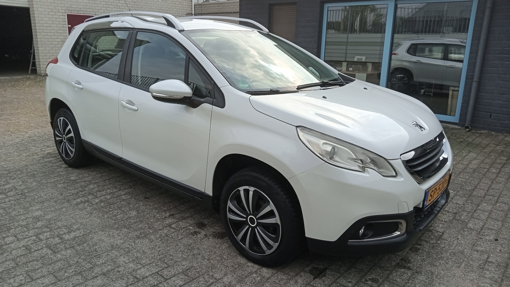 Peugeot 2008 - 1.2 VTi Active - AutoWereld.nl