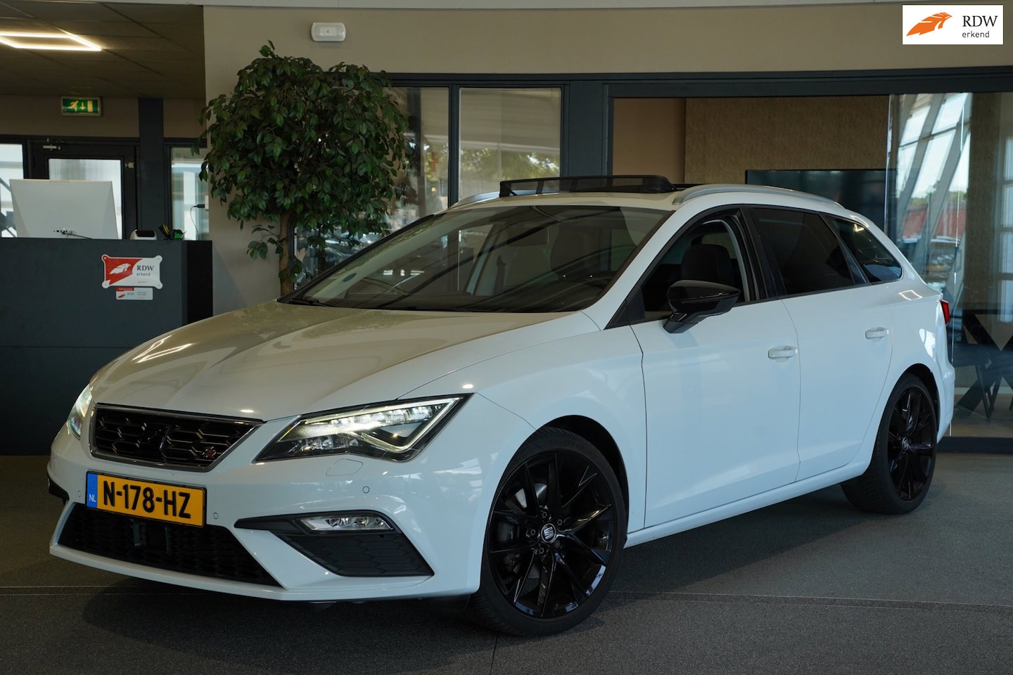 SEAT Leon ST - 1.4 EcoTSI Xcellence 150PK DSG Pano Airco Navi PDC - AutoWereld.nl