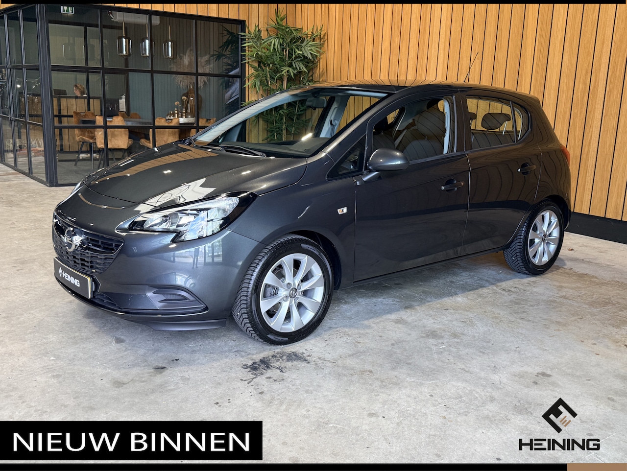 Opel Corsa - 1.4 Favourite. Airco. Cruise. Trekhaak. 78000 km met NAP - AutoWereld.nl