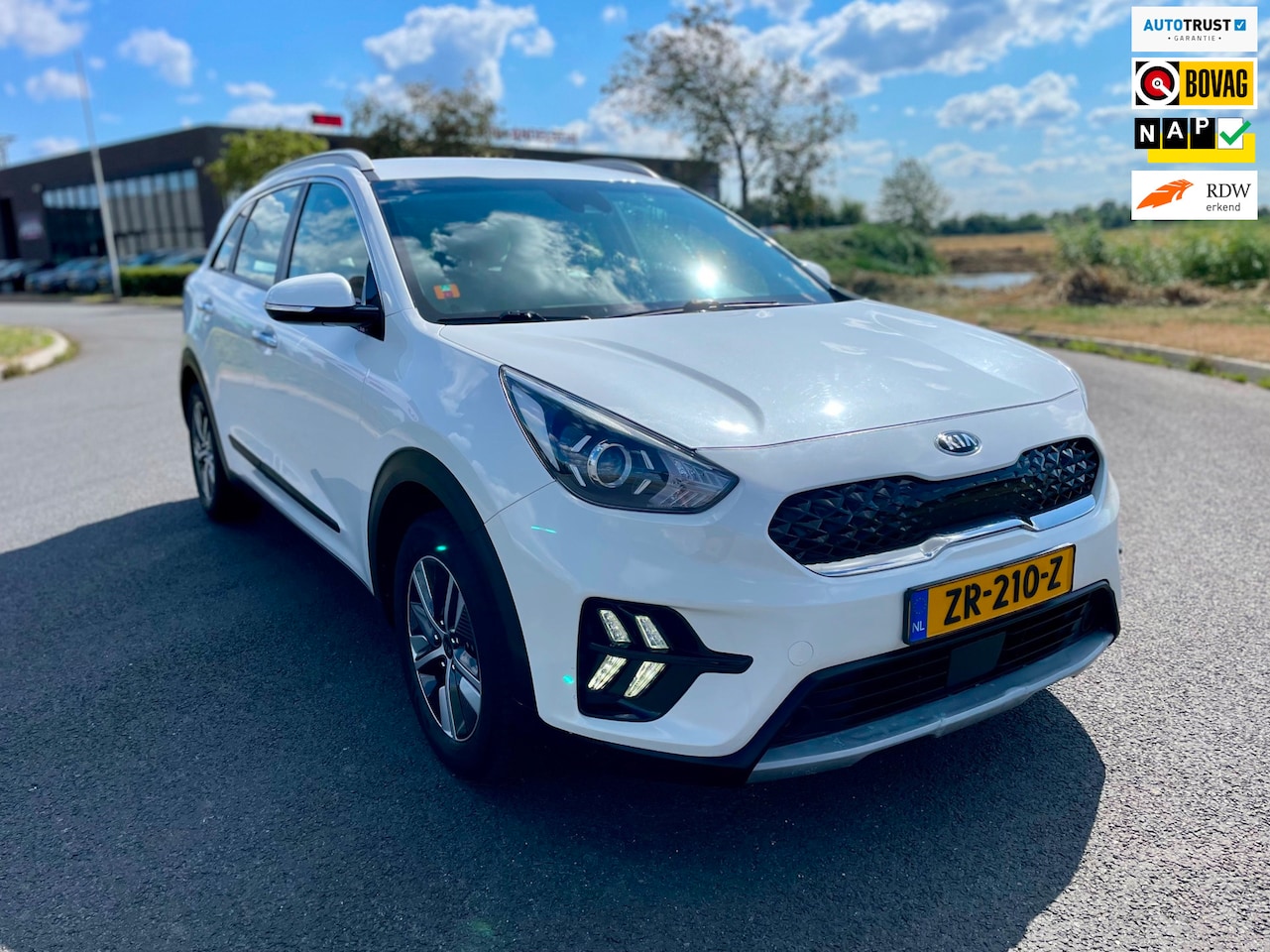 Kia Niro - 1.6 GDi Hybrid Edition 1.6 GDi Hybrid Edition, Aut, Trekhaak, Acc, Cam, Pdc, Carplay, Half leder, Climate, Geen i - AutoWereld.nl