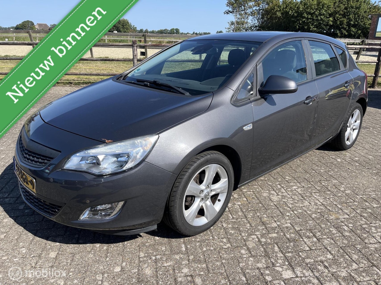 Opel Astra - 1.4 Edition schade ! rijd goed - AutoWereld.nl