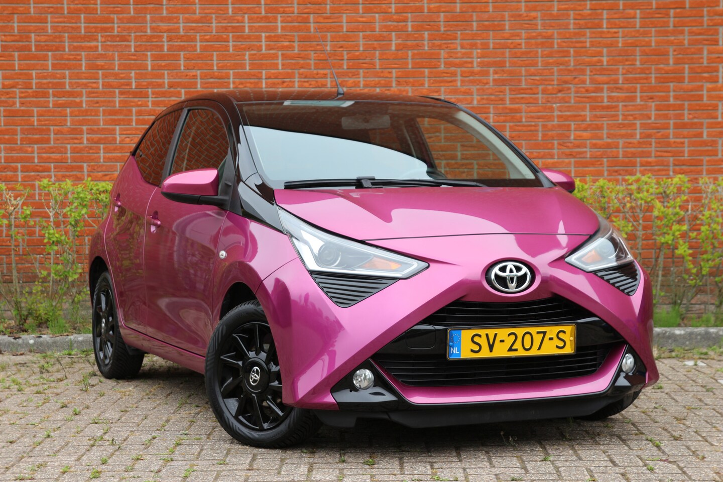 Toyota Aygo - 1.0 VVT-i 73pk x-clusiv UNIEK! | NL-auto | Unieke kleur! | Luxe! | Airco | Cruise control - AutoWereld.nl