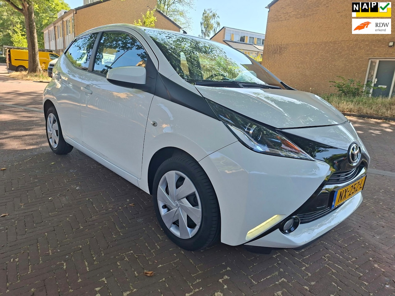 Toyota Aygo - AUTOMAAT/ 97.000 NAP/ Camera / Tweede eigenaar - AutoWereld.nl