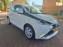 Toyota Aygo - AUTOMAAT/ 97.000 NAP/ Camera / Tweede eigenaar