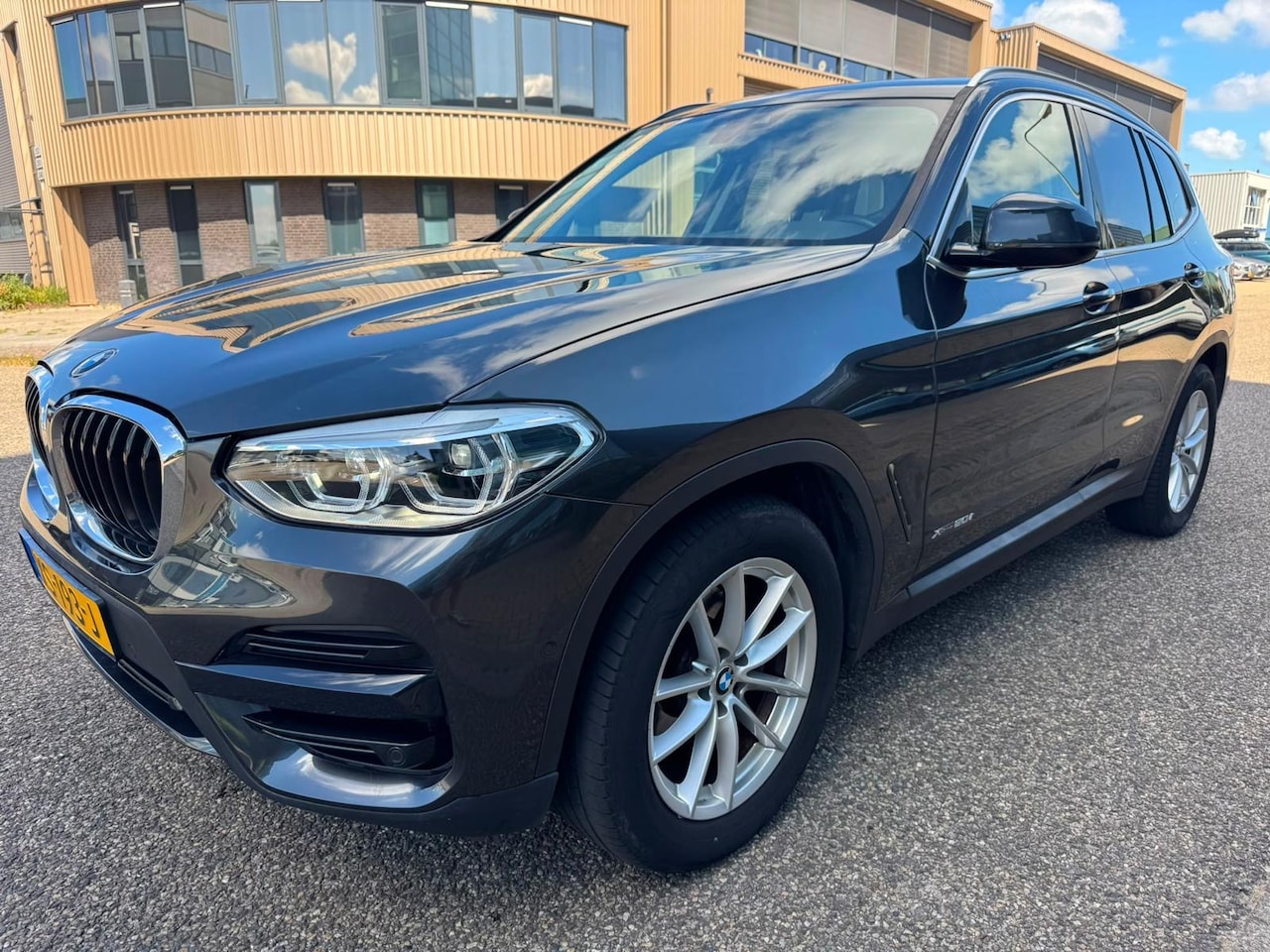 BMW X3 - 2.0i xDrive High Executive 184 PK AUT PANO LEDER LED CAMERA - AutoWereld.nl