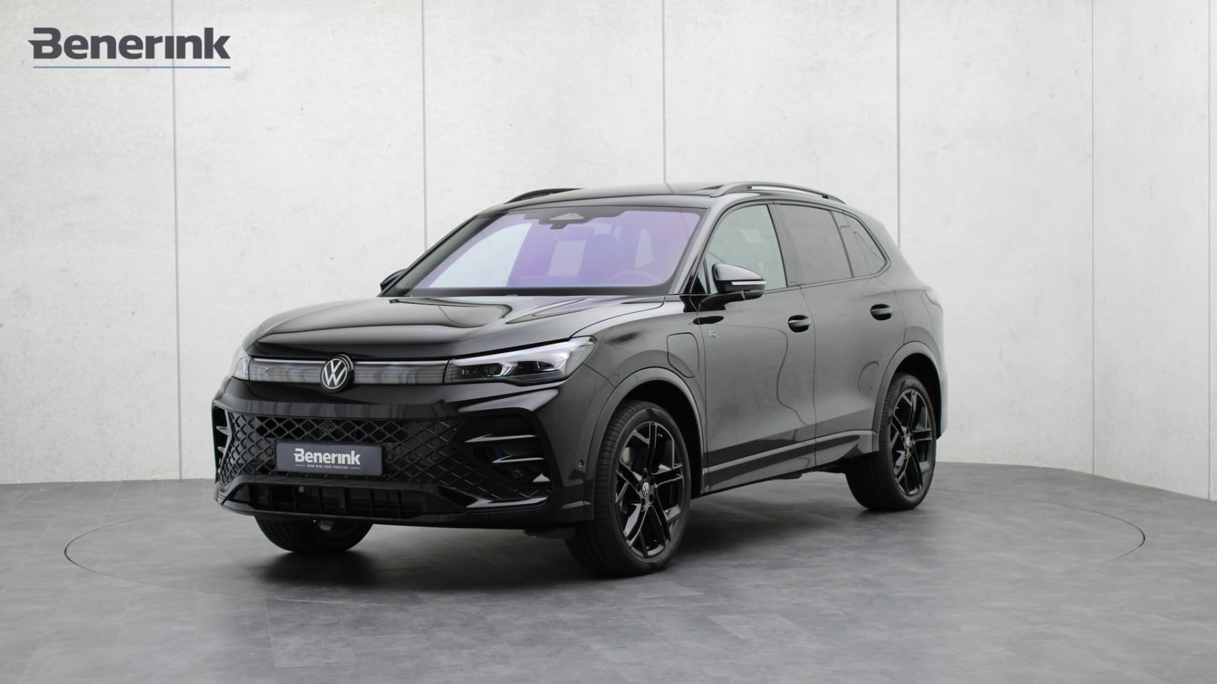 Volkswagen Tiguan - 1.5 eHybrid R-Line | Massage | Head-up | Panoramadak | Harman/Kardon | Trekhaak | Comfort - AutoWereld.nl