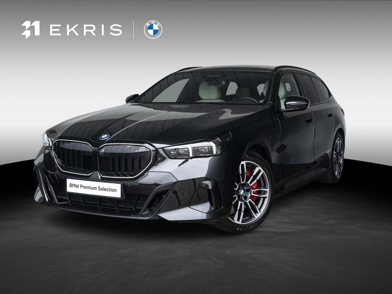 BMW 5-serie Touring - 550e xDrive | M Sportpakket Pro | Travel Pack | Comfort Pack | Adaptief onderstel professi - AutoWereld.nl