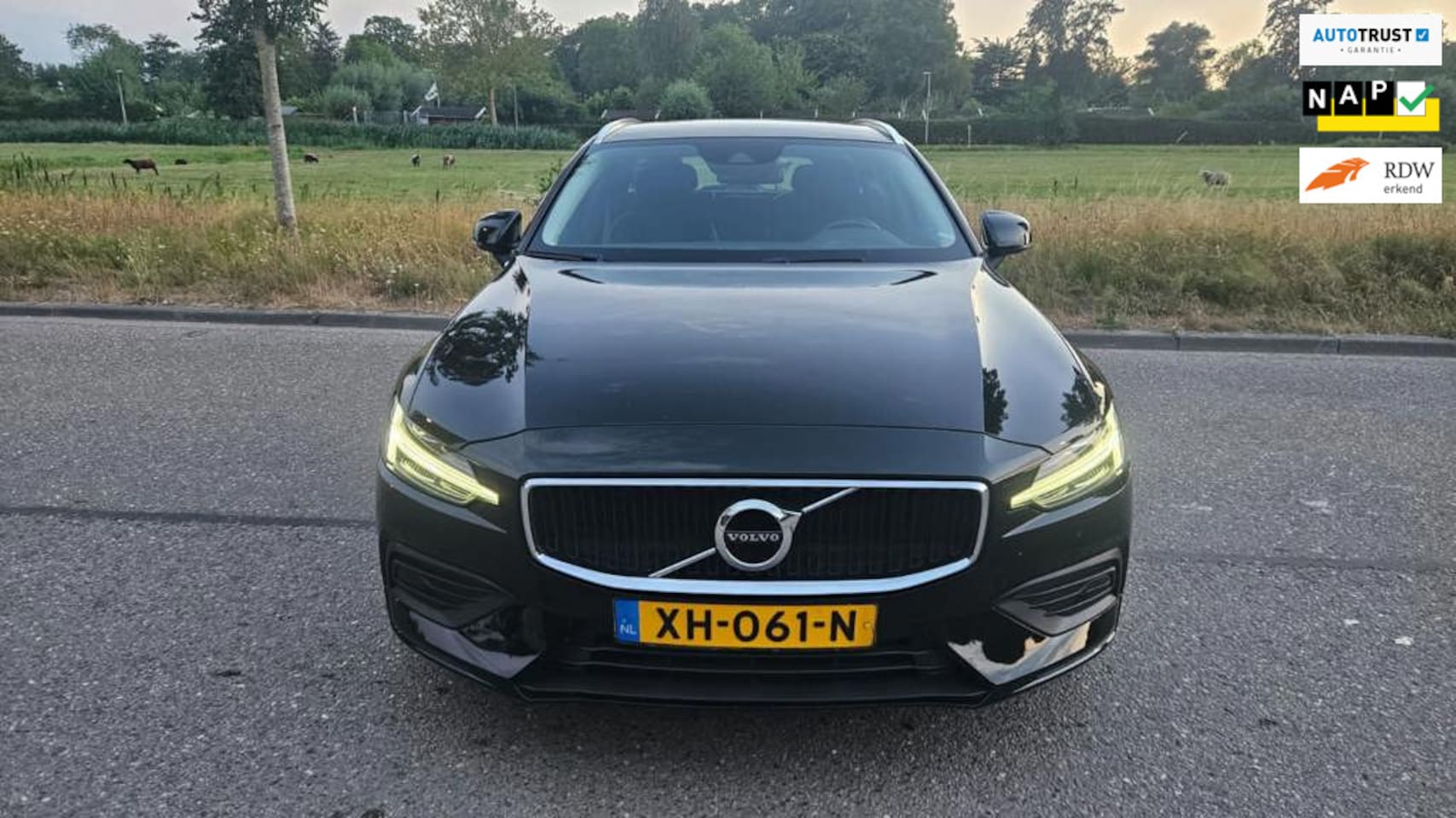 Volvo V60 - 2.0 D4 | ZEER COMPLEET | ELEK. TREKHAAK | ELEK. ACHTERKLEP | LED | LANE ASSIST - AutoWereld.nl