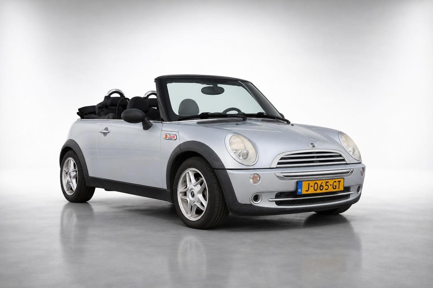 MINI Cabrio - 1.6 One|airco|pdc|nieuwe APK - AutoWereld.nl