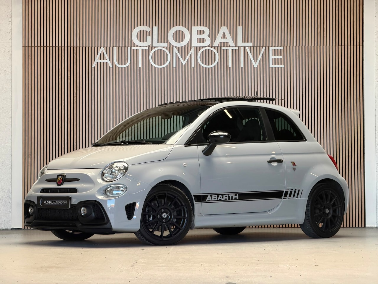 Fiat 500 Abarth - 1.4 T-Jet 595 Competizione - 180PK - SCHUIFDAK - SABELT - BREMBO - 17 INCH - AutoWereld.nl