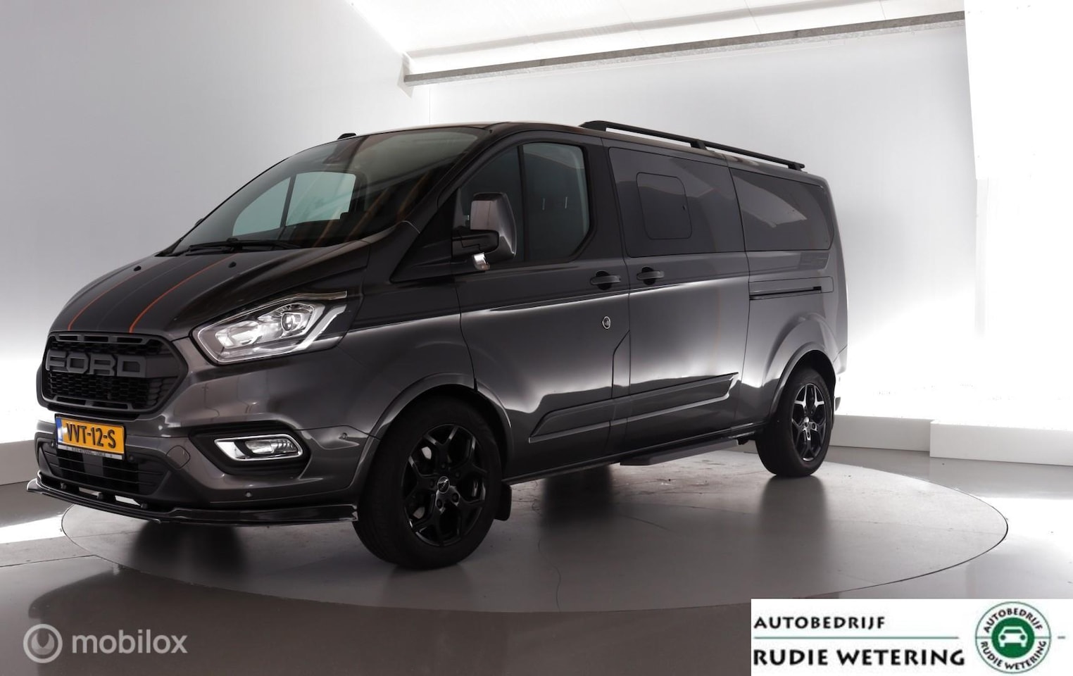 Ford Transit Custom - 300 2.0 TDCI 130pk Sport Titanium Black DC leder|2xschuif|cam|6pers.|lmv18 - AutoWereld.nl