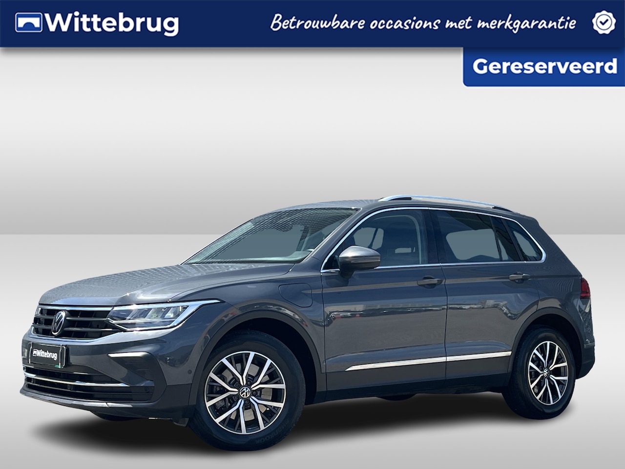 Volkswagen Tiguan - 1.4 TSI eHybrid Life / Zwenkbare Trekhaak / Parkeersensoren V+A / Dodehoek Sensor / Stuur - AutoWereld.nl