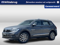 Volkswagen Tiguan - 1.4 TSI eHybrid Life / Zwenkbare Trekhaak / Parkeersensoren V+A / Dodehoek Sensor / Stuur