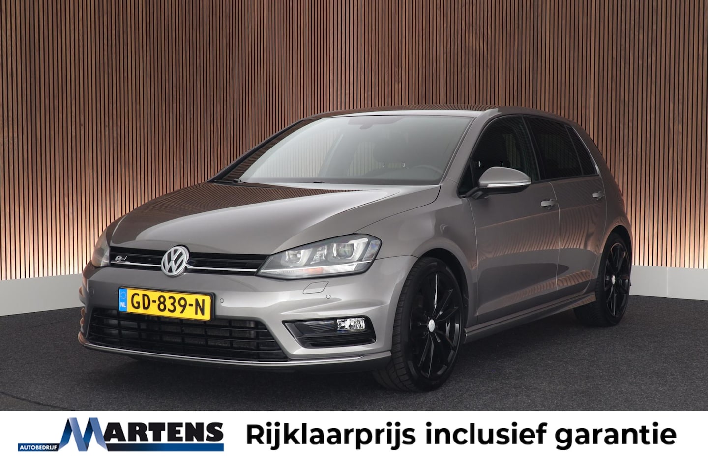 Volkswagen Golf - 1.2 TSI Business Edition R 2x R-Line Camera Pdc Xenon Trekhaak Keyless - AutoWereld.nl