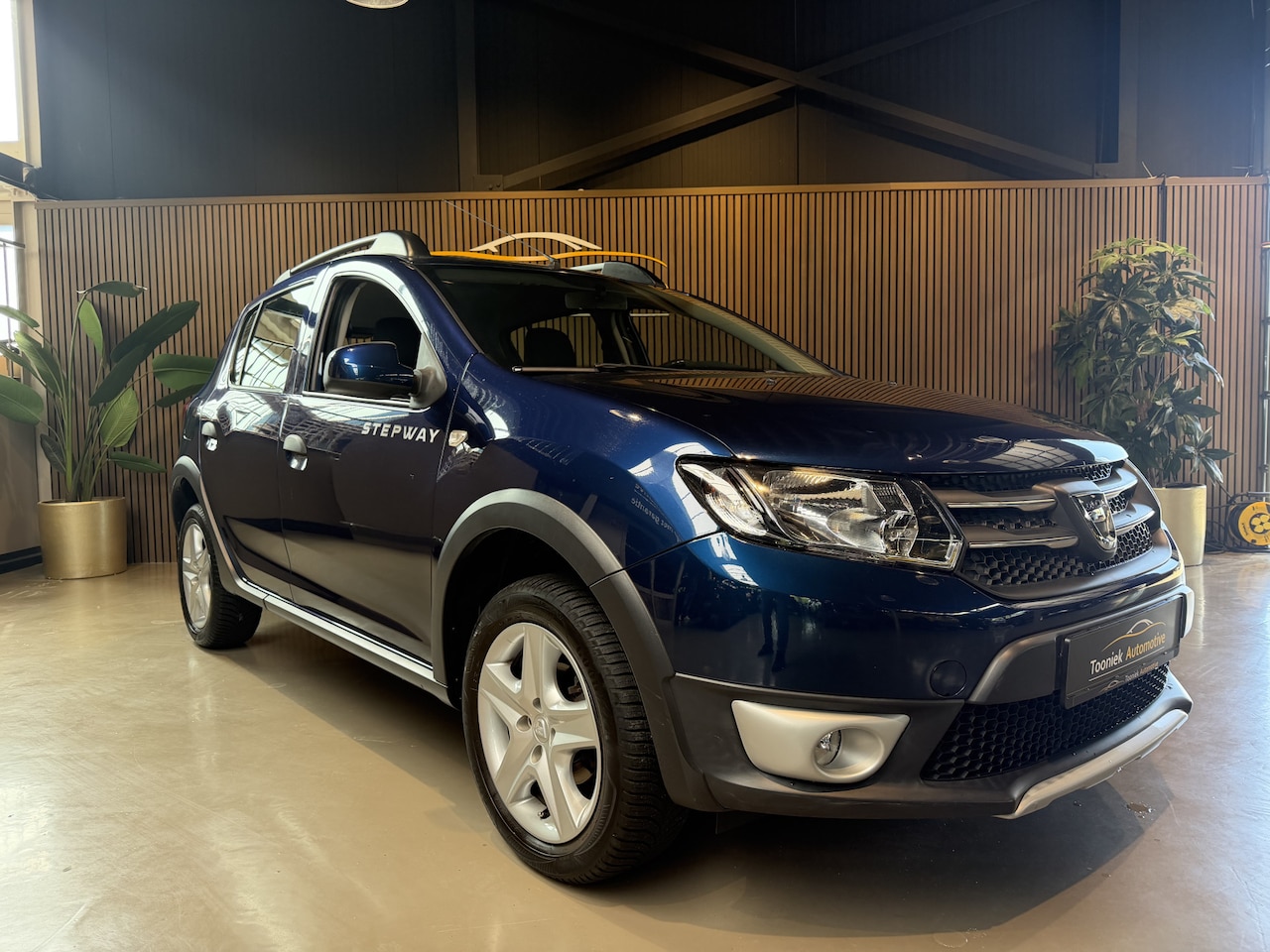 Dacia Sandero Stepway - 0.9 TCe Easy-R Lauréate AUTOMAAT | NAVIGATIE | - AutoWereld.nl