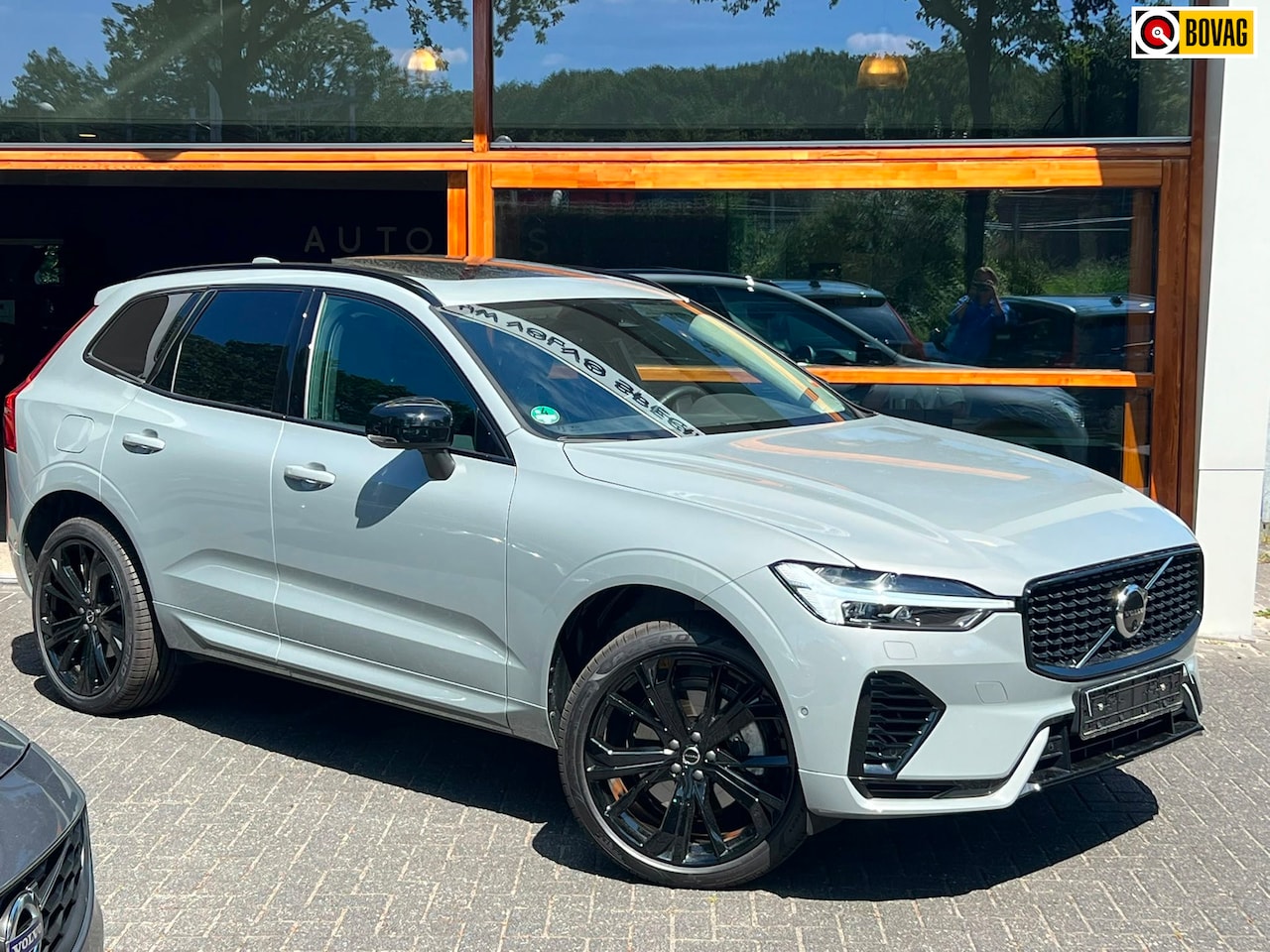 Volvo XC60 - T8 Hybride AWD Plus Black Edition | Panoramadak | 360° Camera | Harman/Kardon | Trekhaak | - AutoWereld.nl