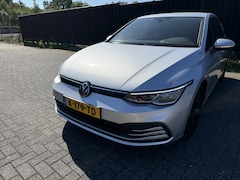 Volkswagen Golf - 1.0 TSI Life | NED AUTO | GETINTE RAMEN | ZWART LM | PDC |
