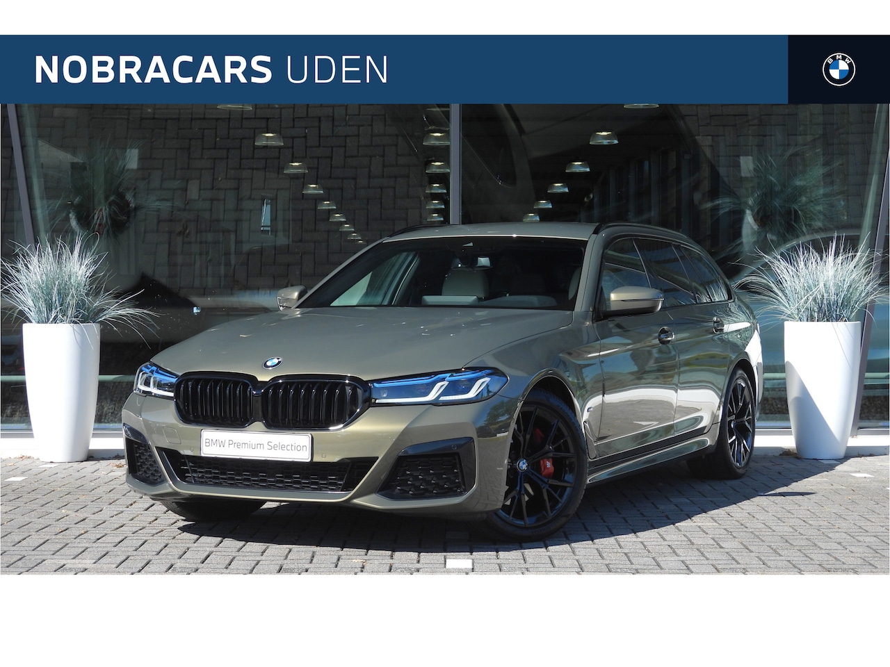 BMW 5-serie Touring - 520i High Executive M Sport Automaat / Laserlight / Comfortstoelen / Achteruitrijcamera / - AutoWereld.nl