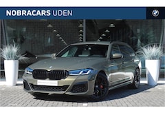BMW 5-serie Touring - 520i High Executive M Sport Automaat / Laserlight / Comfortstoelen / Achteruitrijcamera /