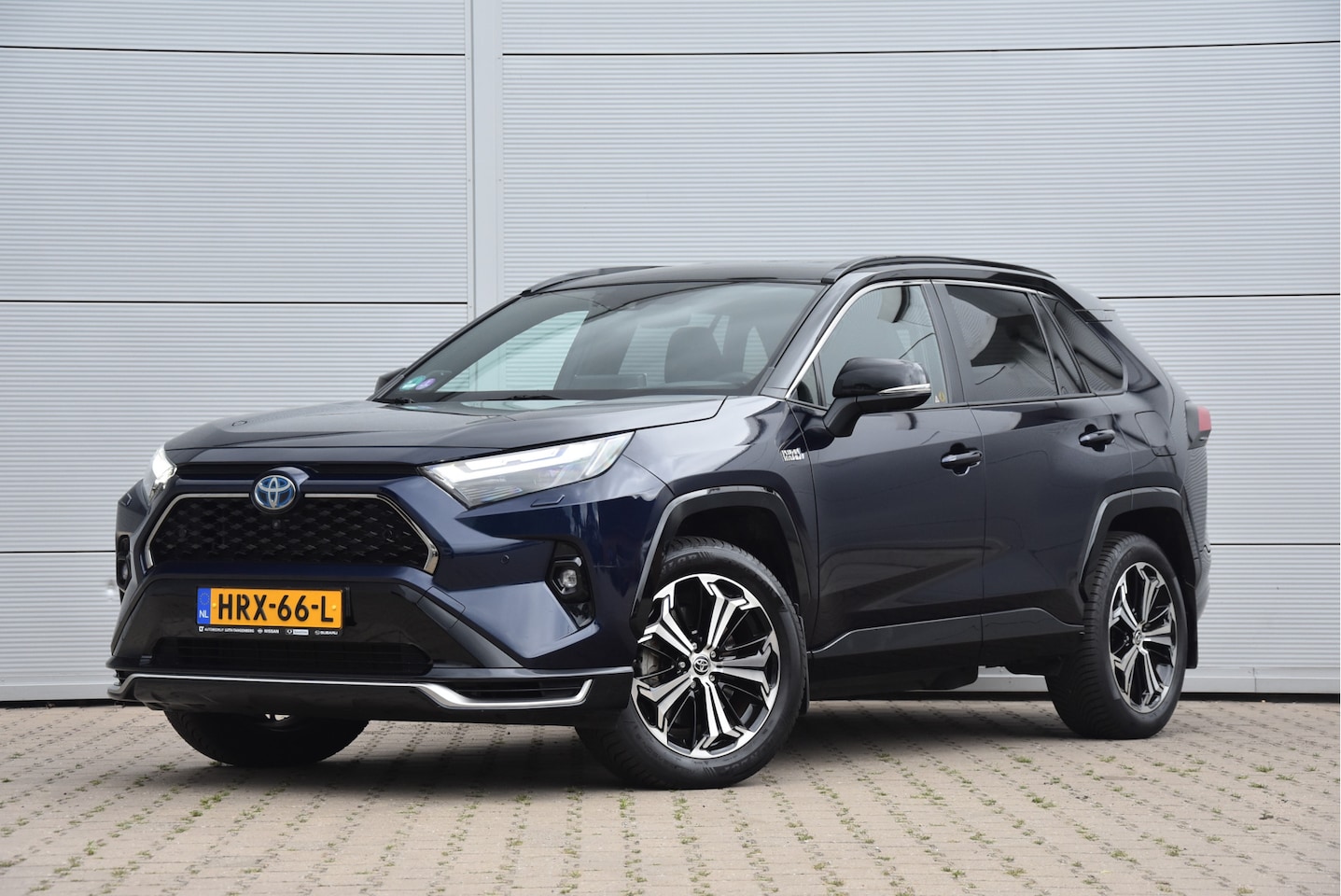 Toyota RAV4 - 2.5 Plug-in Hybrid AWD Bi-Tone Plus | Trekhaak | Bearlock - AutoWereld.nl
