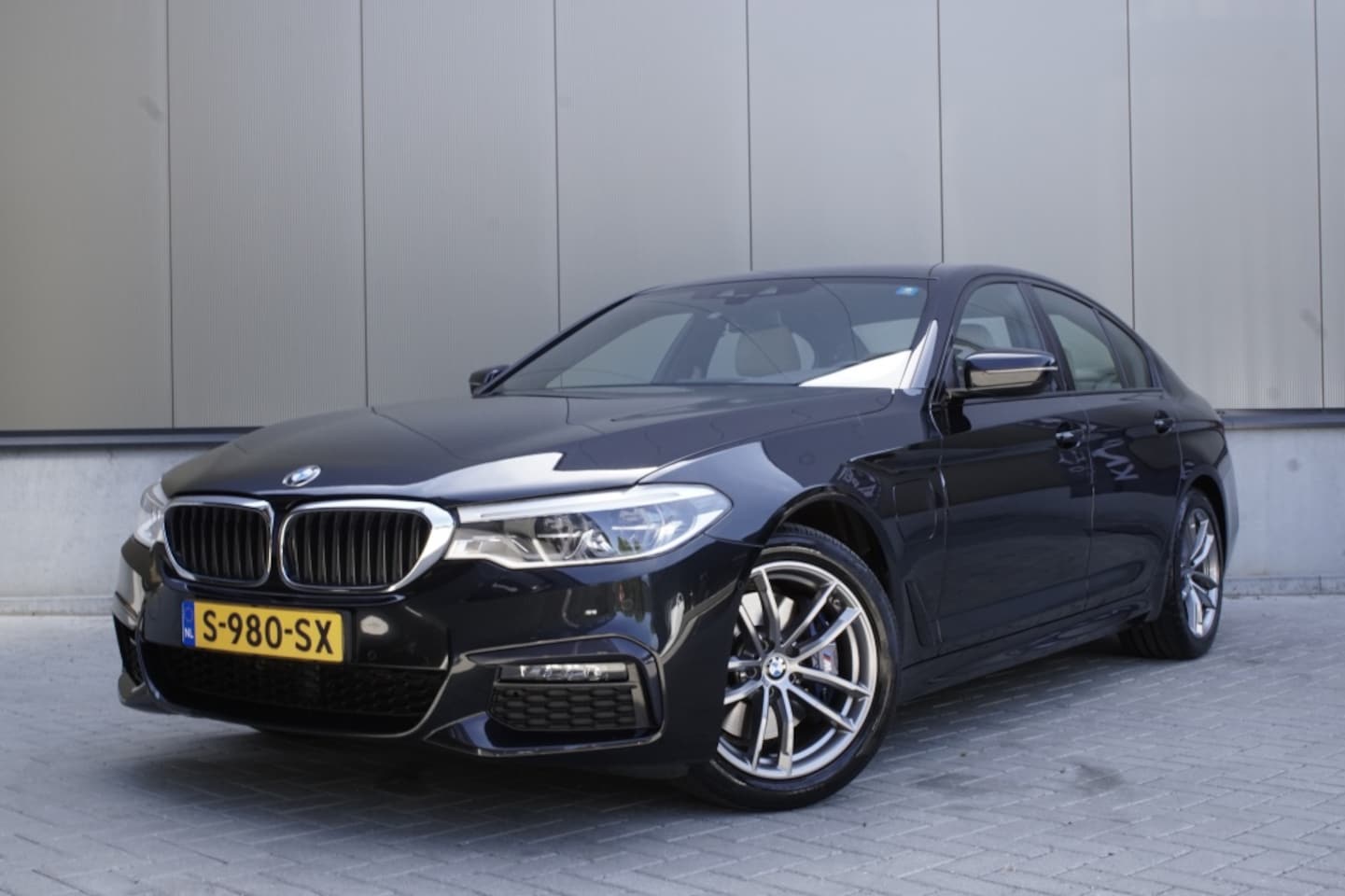 BMW 5-serie - 530e iPerf High Exe - AutoWereld.nl