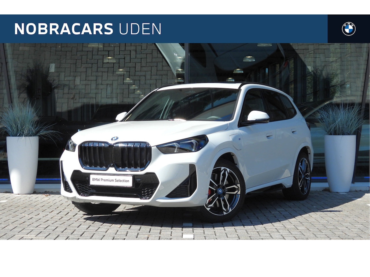 BMW X1 - xDrive25e M Sport Automaat / Panoramadak / Trekhaak / Head-Up / Comfort Access / Live Cock - AutoWereld.nl